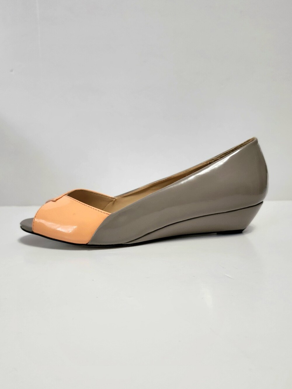 Expressions Patent Peach and Taupe Women's Open-Toe Flats size 8